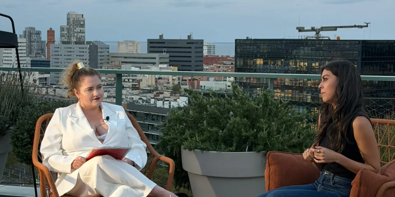 Realización en directo de una entrevista en la azotea